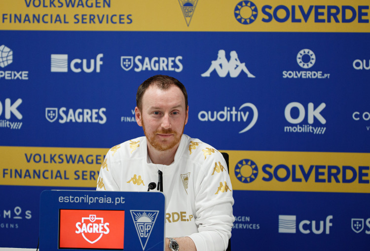 Ian Cathro: “Os jogadores estão a conseguir resultados importantes para o clube.”